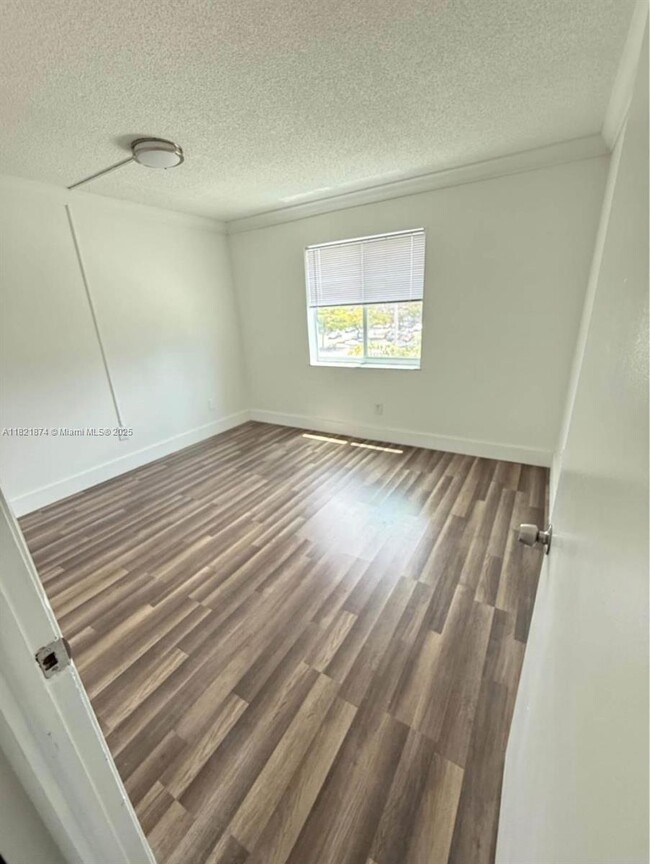 Building Photo - 14840 Naranja Lakes Blvd