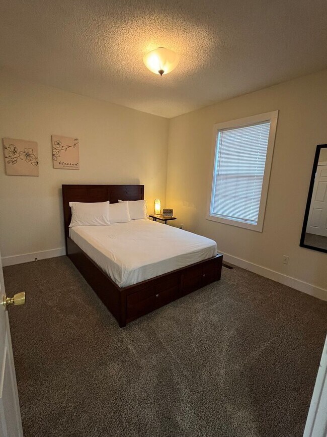 Building Photo - Downtown 1 bedroom