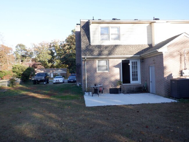 Building Photo - Downs1345-1347