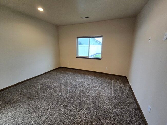 Building Photo - 4414 E Fairview Ave