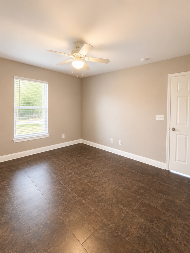 Building Photo - 2/2 + Den Available Now!