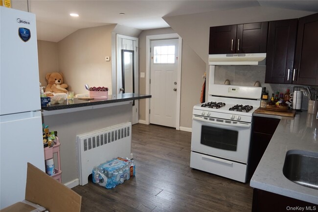 Building Photo - 94 4th Ave