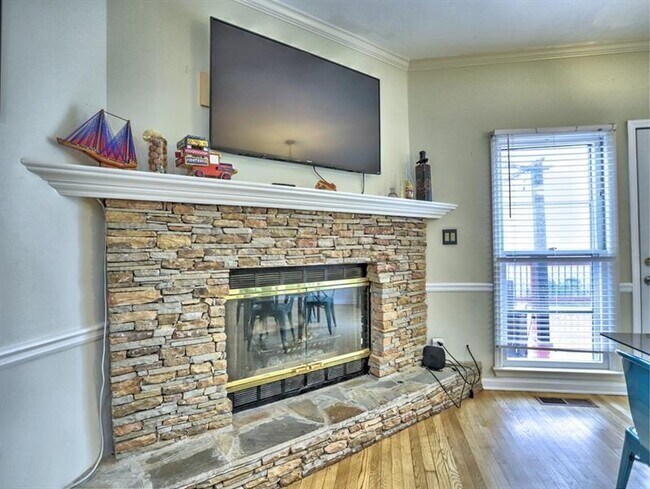 Building Photo - 817 Pinnacle Pl NE