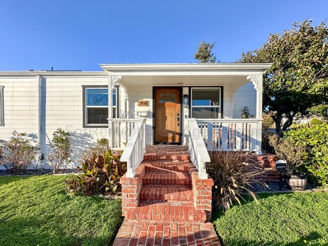 Building Photo - 201 Ashbury Ave