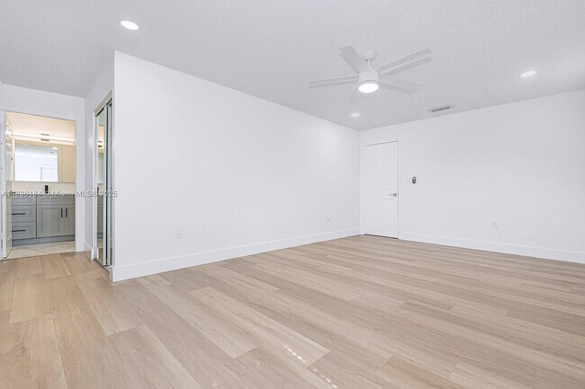 Building Photo - 15510 Gauntlet Hall Manor