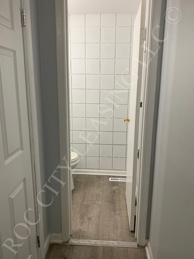Building Photo - 455-485 Lake Avenue-