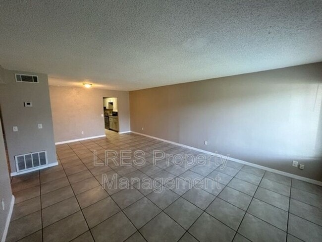 Building Photo - 605 Northlake Blvd