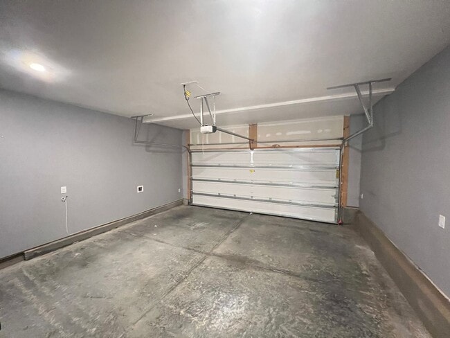 Building Photo - Spacious 3 bedroom townhome in Brier Creek