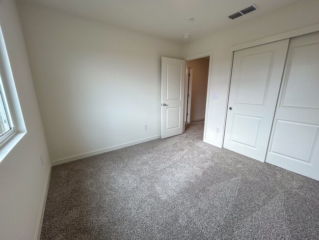 Building Photo - Welcome to this beautiful 4 Bedroom house you can call home!