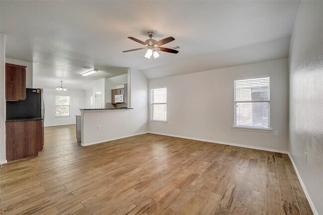Building Photo - 5800 Silver Screen Dr