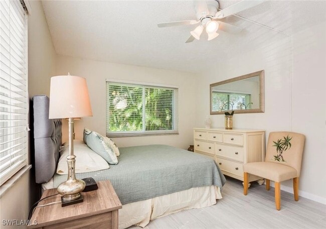 Building Photo - 372 4th Ave S