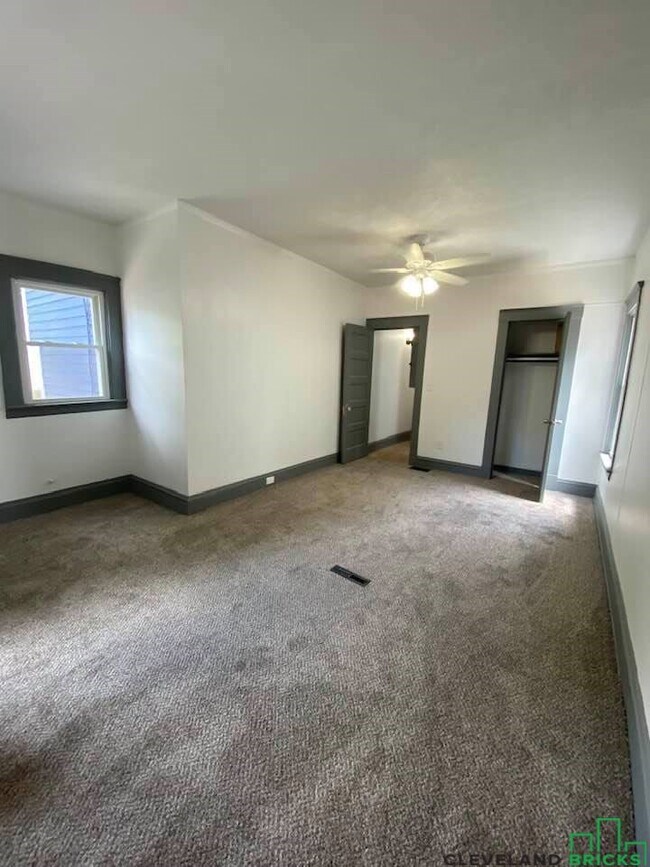 Building Photo - 2054 W 91st St