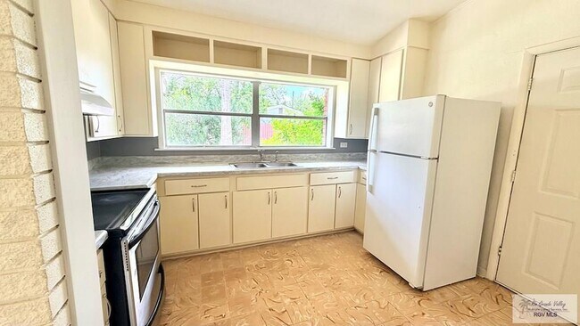 Building Photo - 1111 Rosemond Ct