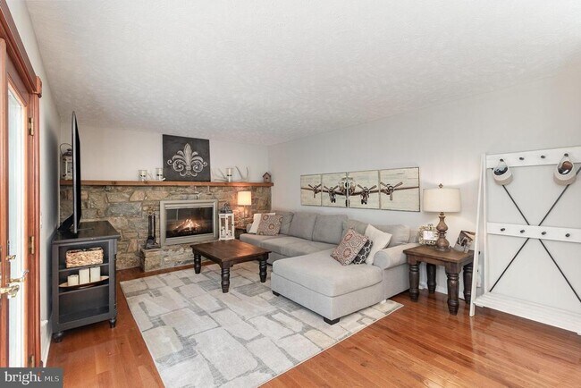 Building Photo - 14807 Statler Dr