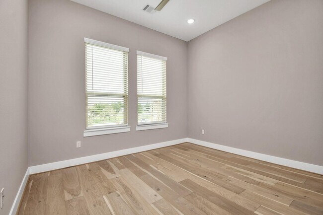 Building Photo - 304 Chobani Ln