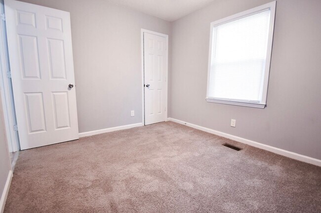 Building Photo - 3 Bedroom 2 Bathroom- Pets Considered