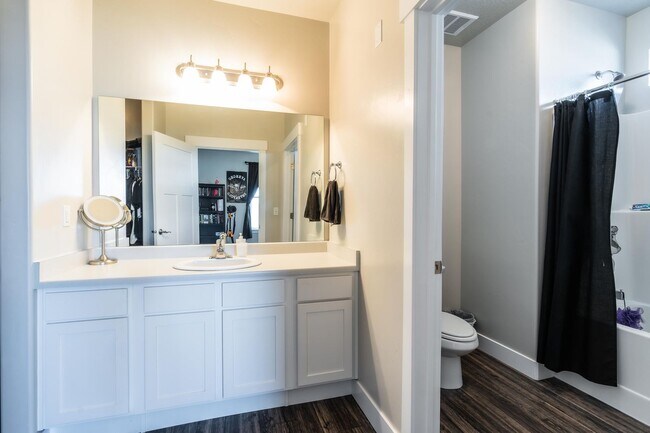 Building Photo - Fantastic Condo in Herriman City Center!