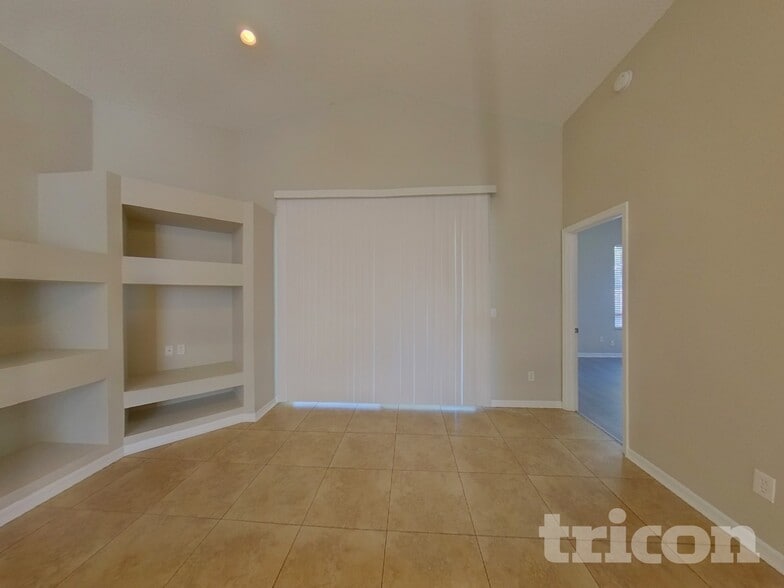 Building Photo - 248 Wescliff Dr