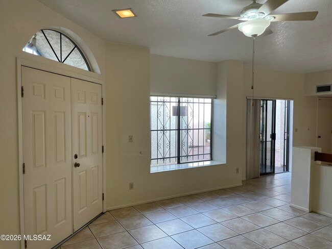 Building Photo - 716 N Hayden Dr