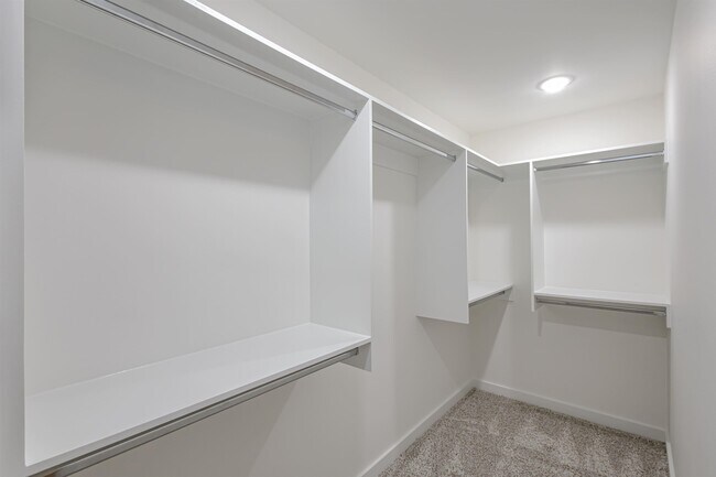 Building Photo - 423 Deer Path Lp