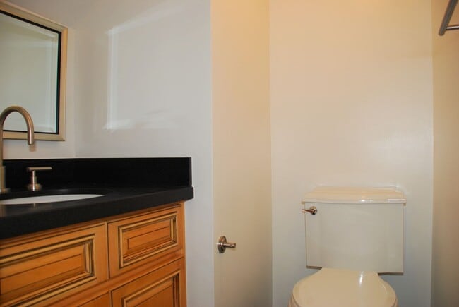 Building Photo - Corner Unit Townhome in Corte Madera For Rent!