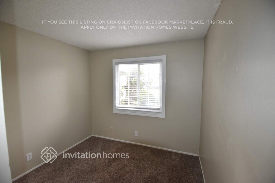 Building Photo - 2365 La Loma Dr