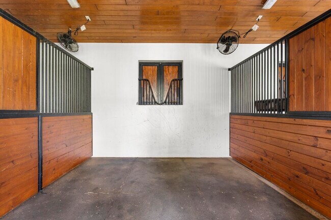 Building Photo - 14492 Equestrian Way