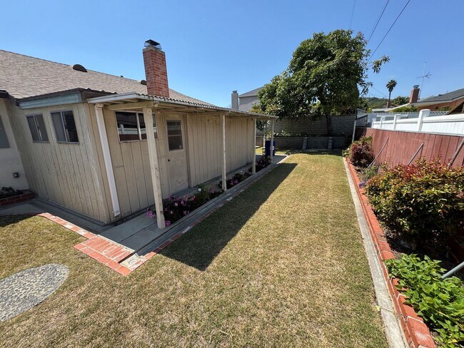 Building Photo - Spacious East Ventura 4 Bedroom Home – Sin...