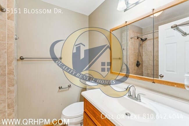 Building Photo - 5151 Blossom Dr