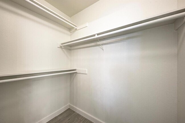 Building Photo - 4910 Wing Rd