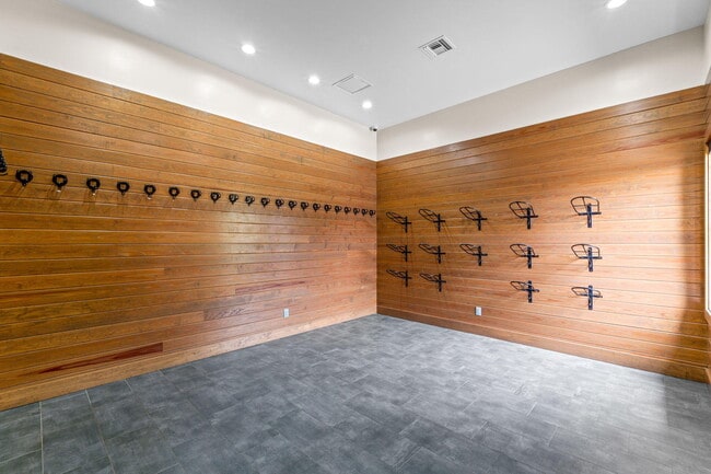 Building Photo - 13155 Southfields Rd