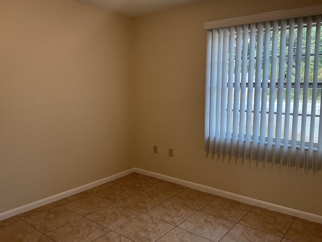 Building Photo - Winter Haven 3BR Home with Fenced Yard & Bonus Room