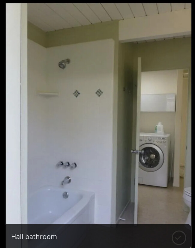 shower and laundry across the hall - 20 Arcangel Way