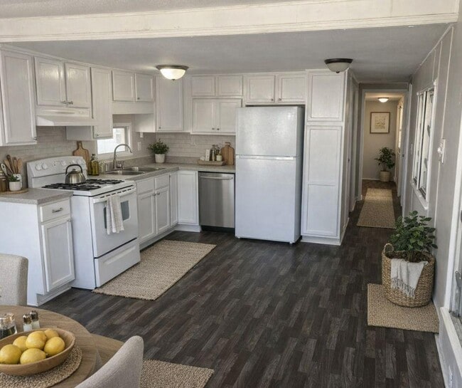 Building Photo - 1 Circle Dr