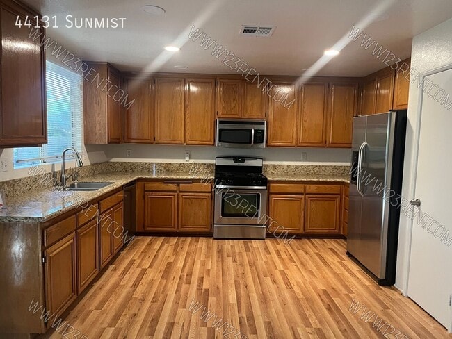 Building Photo - 44131 Sunmist-