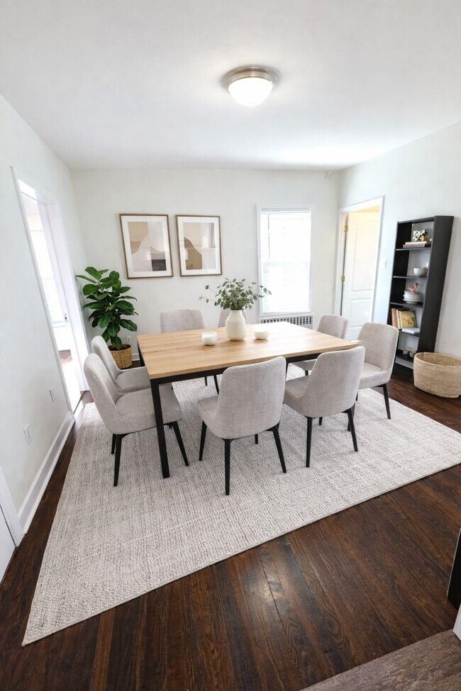 Building Photo - 438 Devon St