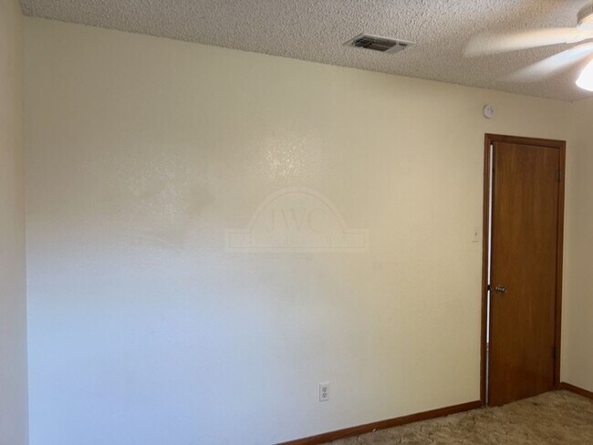 Building Photo - 2013 Windward Dr