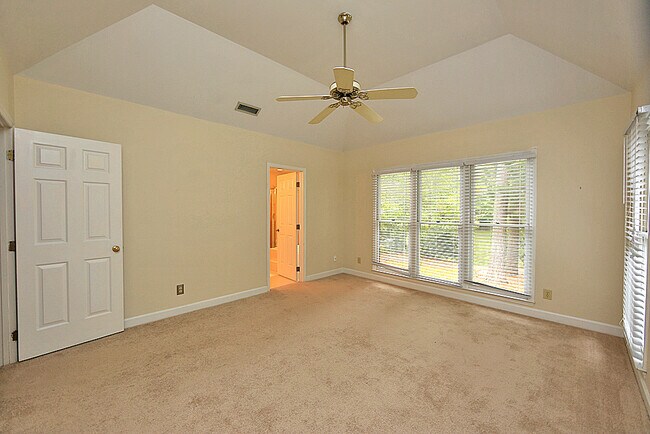 Building Photo - 212 Lakeshore Dr