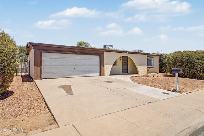 Building Photo - 7014 W Palo Verde Dr