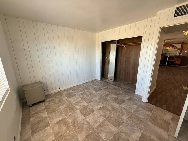 Building Photo - 8221 S Taylor Ln