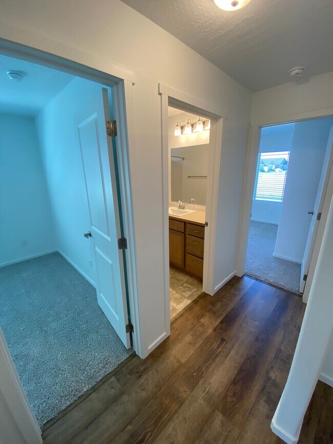 Building Photo - Stunning 3 Bed 2 Bath Rancher in Spokane V...