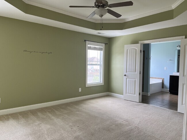 Building Photo - 834 Solomon Dr