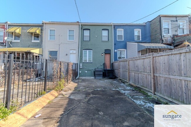 Building Photo - 1516 N Patterson Park Ave