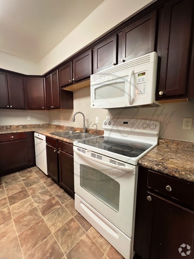 Building Photo - HOT LISTING ALERT: End-Unit Two Bedroom, T...