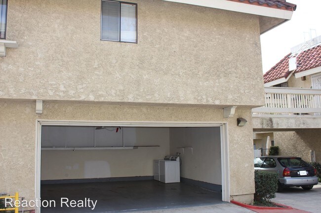 Building Photo - 1673 E Kingsley Ave