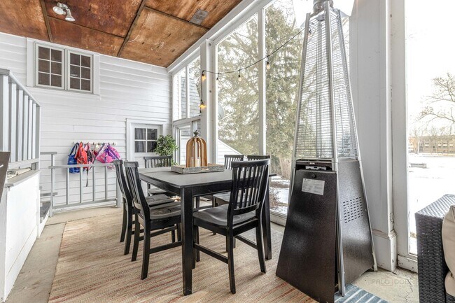 Building Photo - 3 Lakeview Dr