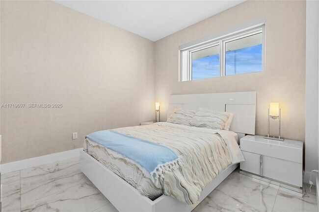 Building Photo - 2900 NE 7th Ave