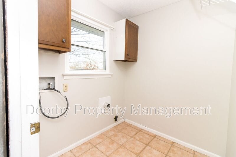 Building Photo - 910 Wesley Dr