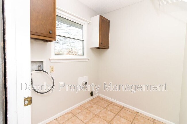 Building Photo - 910 Wesley Dr