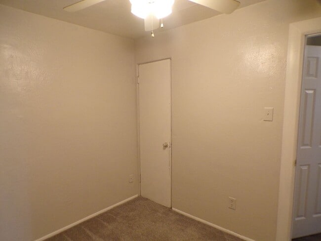 Building Photo - 2317 NW Bell Ave